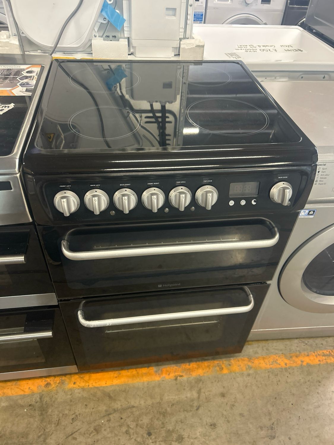 Hotpoint 60cm Electric Cooker Black
