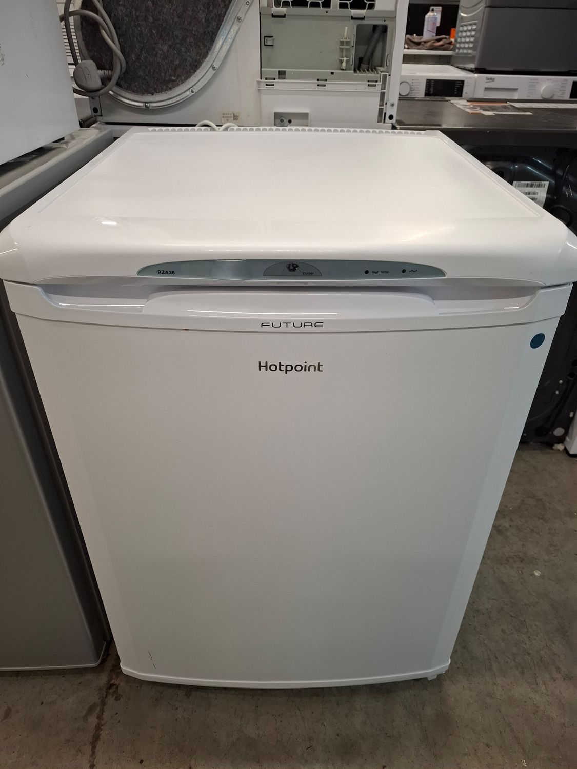 Hotpoint RZA36 60cm Under counter Freezer White