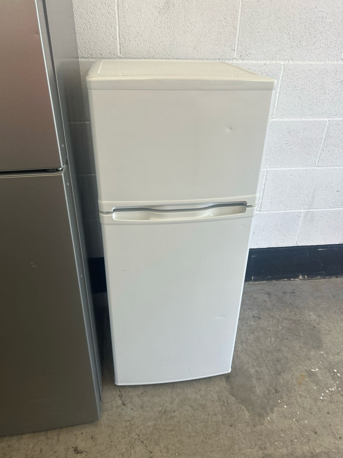 Essentials C50BW16 Fridge Freezer White H143cm W50cm
