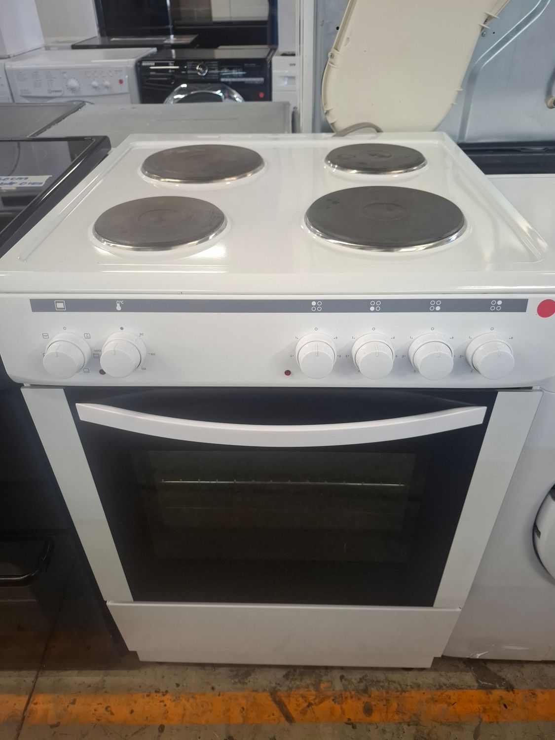 Essentials 60cm Electric Cooker Solid Hob White Refurbished 