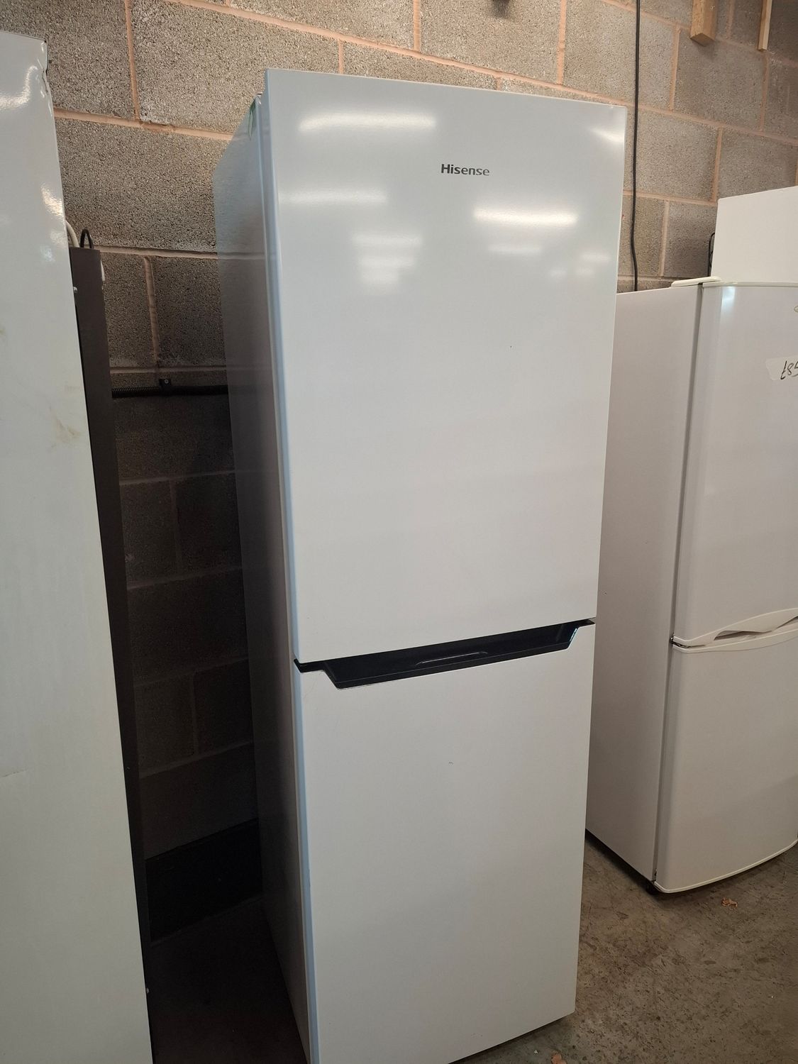 ///Hisense RB320 Fridge Freezer H175cm W55cm White 50/50