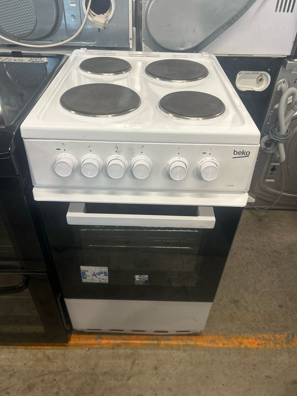 Beko KS530W 50cm Electric Cooker Solid Hobs
