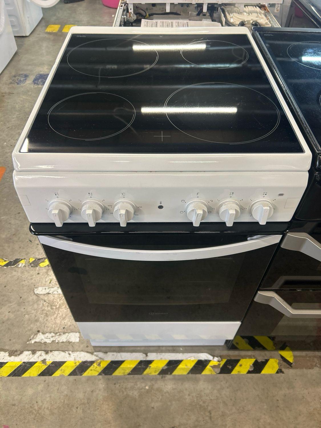 Indesit 50cm Electric Cooker Ceramic White