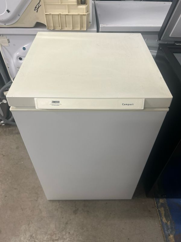 Zanussi 105L Chest Freezer - White H85cm W54cm D57cm