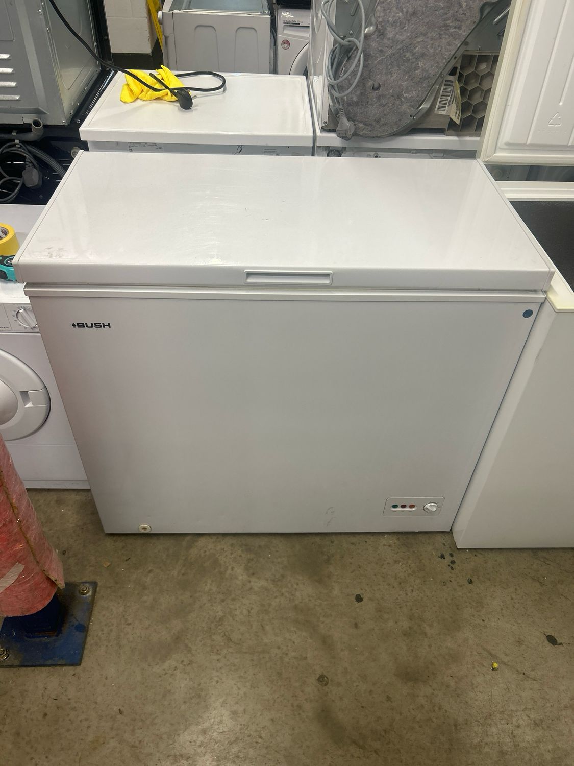 Bush Chest Freezer - White 198L W95cm H85cm