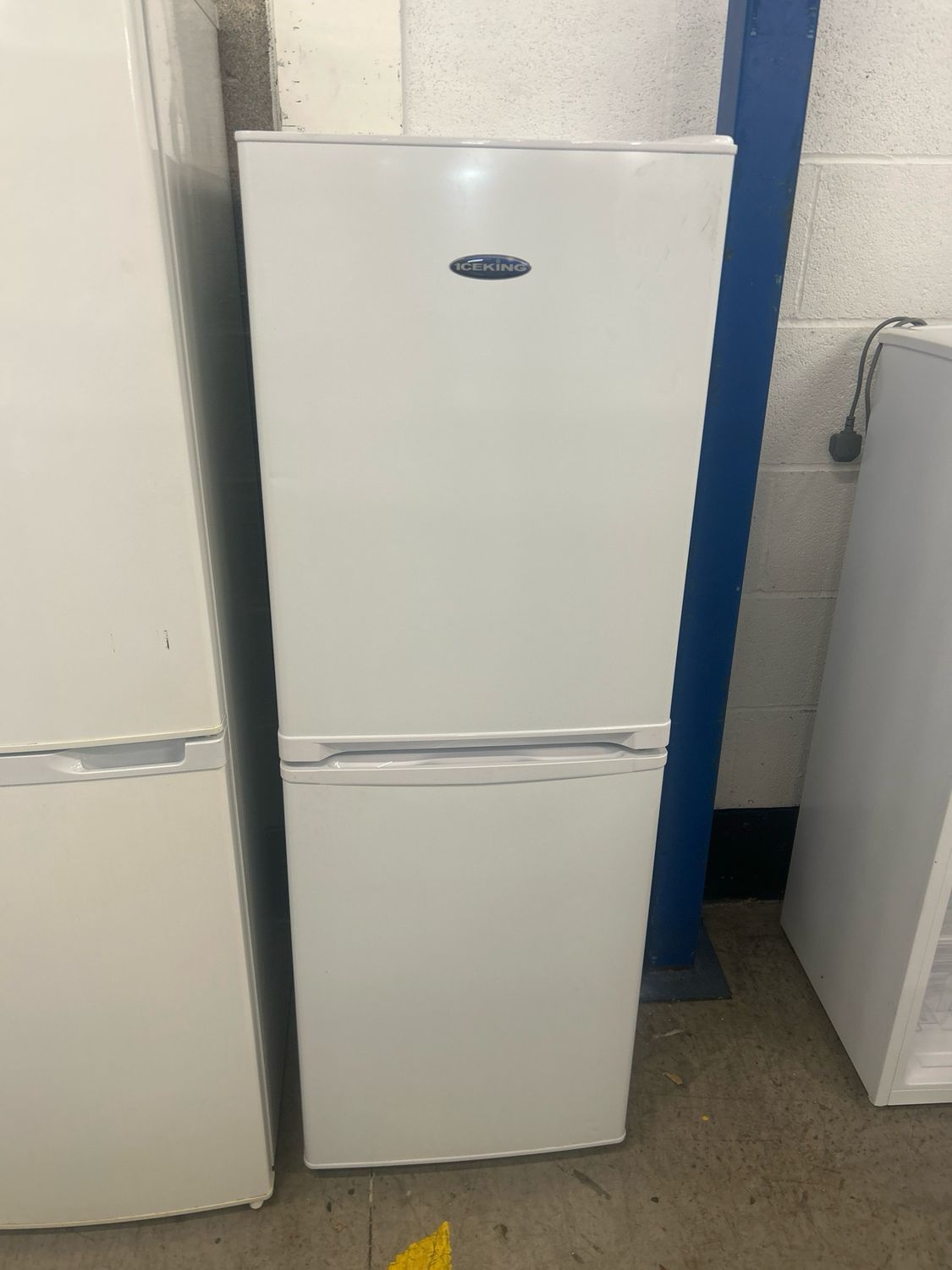 Ice King Fridge Freezer H136cm W48cm White