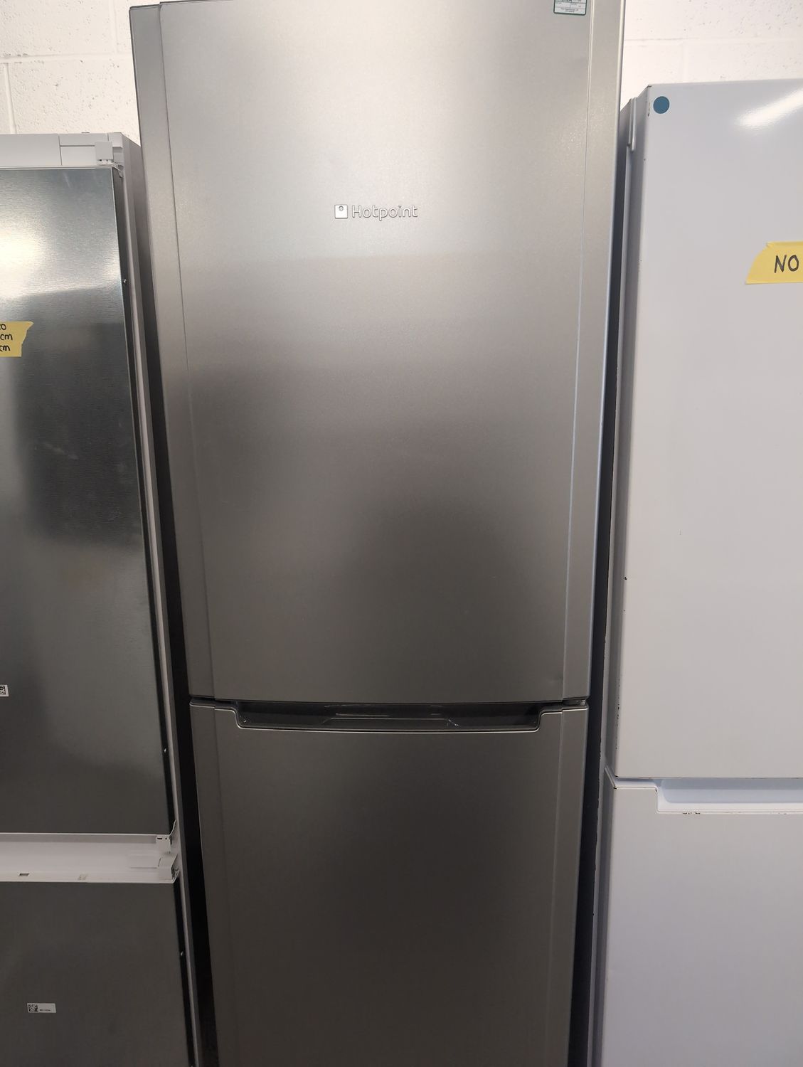 Hotpoint Fridge Freezer Silver 50/50 H187cm  W59cm D59cm