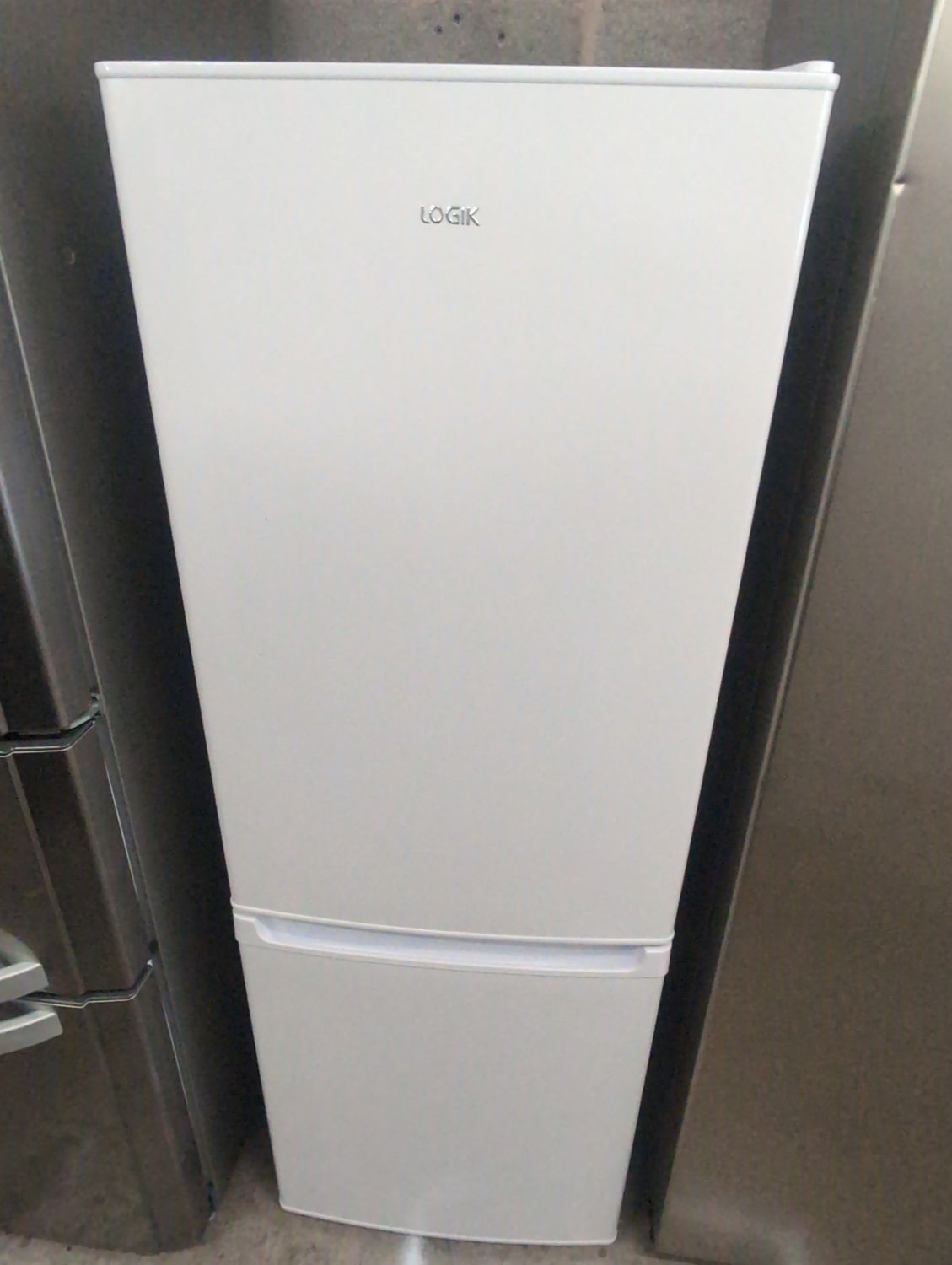 Logik L50BW23 Fridge Freezer H142cm W49cm White