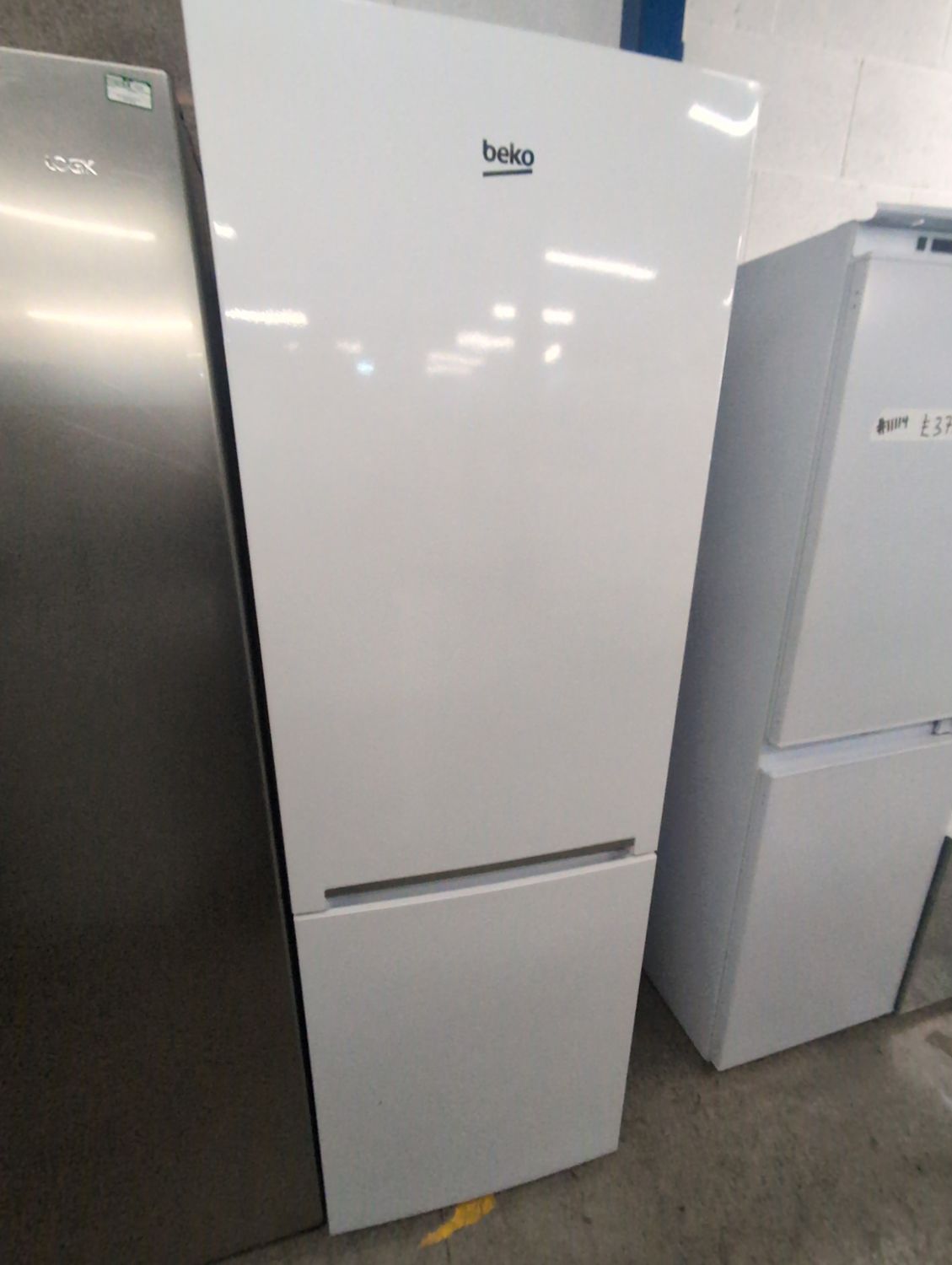 Beko CXFG1685W Fridge Freezer White H184cm W60cm D62cm