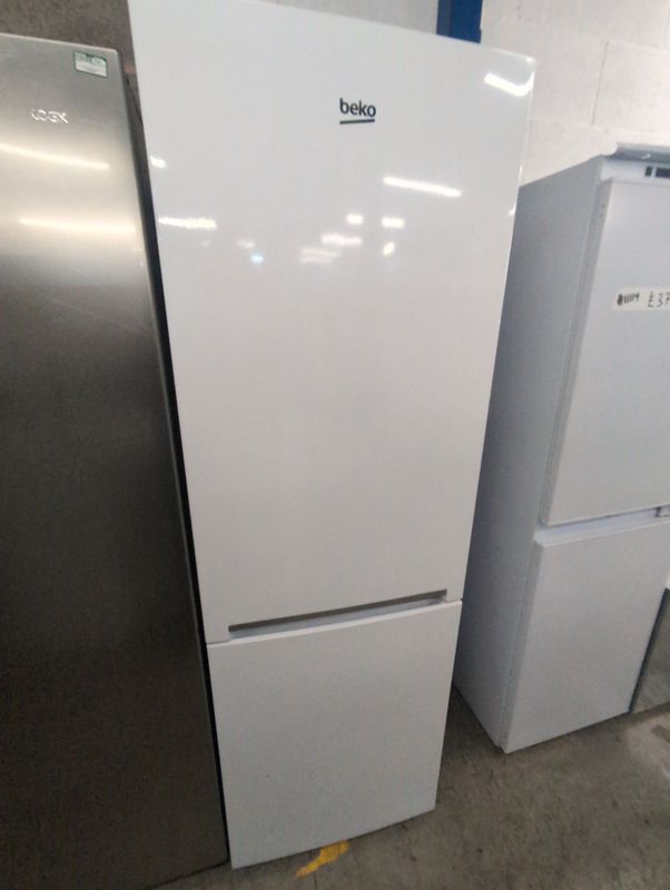 Beko CXFG1685W Fridge Freezer White H184cm W60cm D62cm