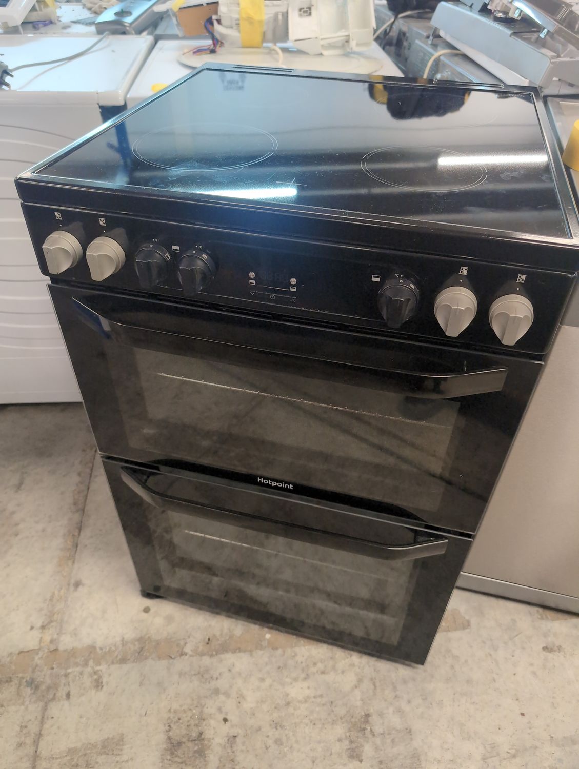 Hotpoint HDM67V92HCB/UK 60Cm Black Freestanding Electric Induction Cooker