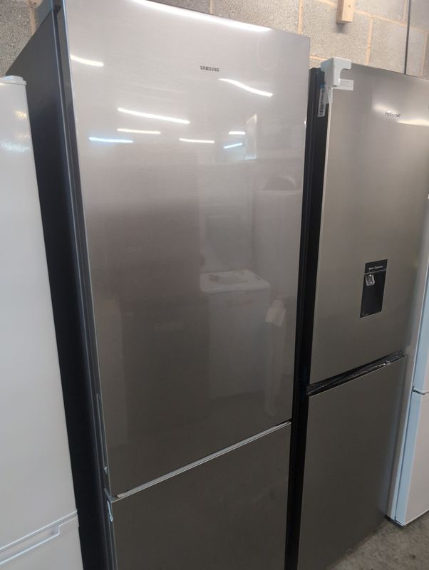 Samsung RB33B610ESA Fridge Freezer  H185.3cm x W59.5cm x D65.8cm Silver Brand New