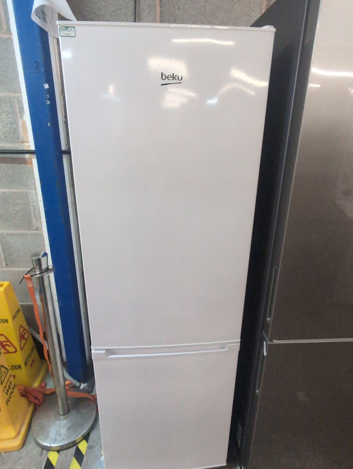 Beko CCFM1571W Frost Free Fridge Freezer White H152cm W54cm
