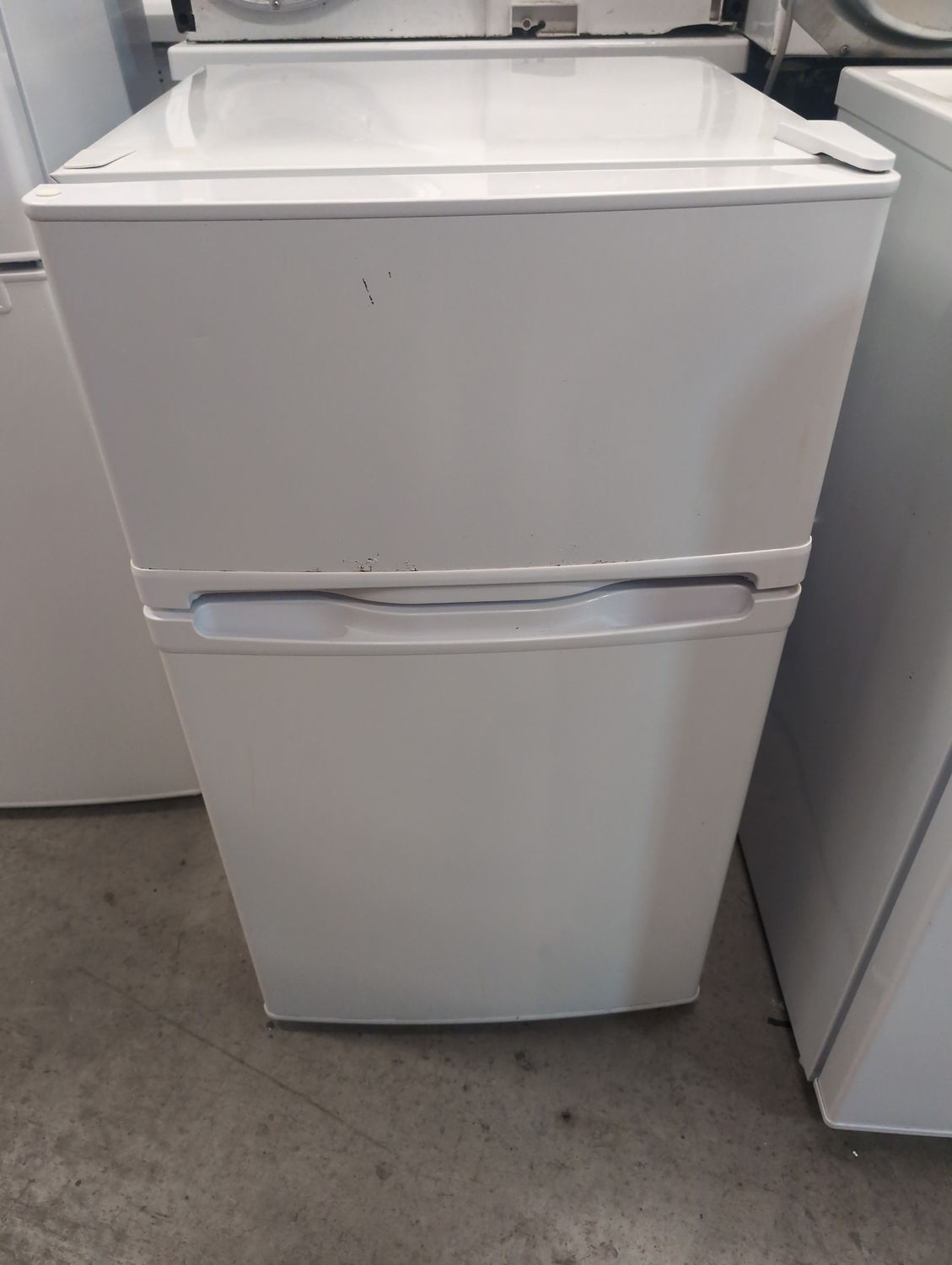 Essentials C50BW12 Undercounter Fridge Freezer H84cm W47cm D50cm White