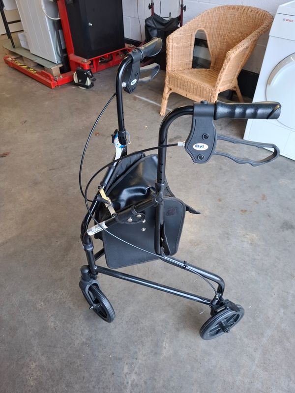 3 Wheel Walker H94cm W55cm D55cm clr
