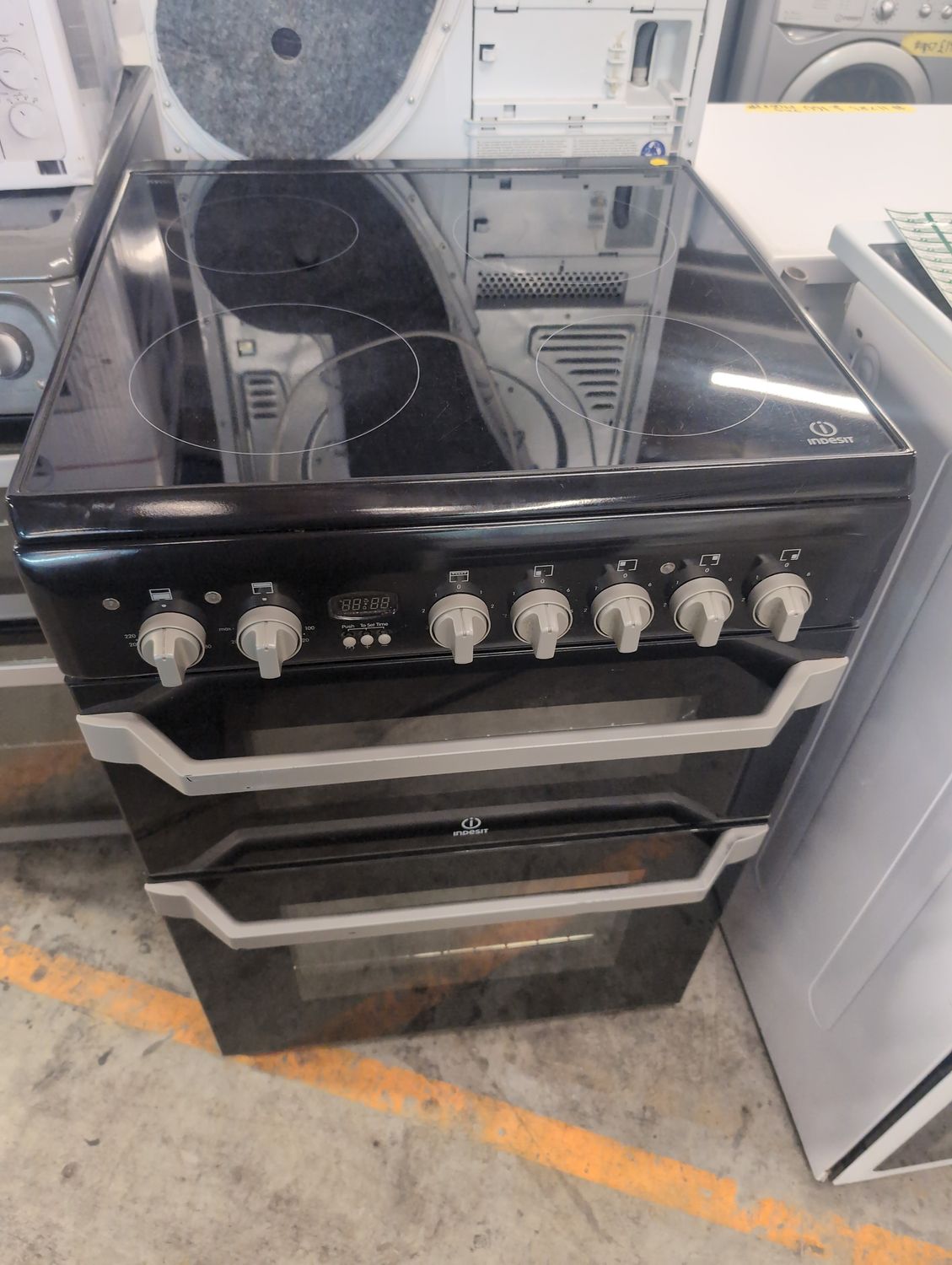 Indesit ID60C2K 60cm Electric Cooker Double Oven Black Refurbished