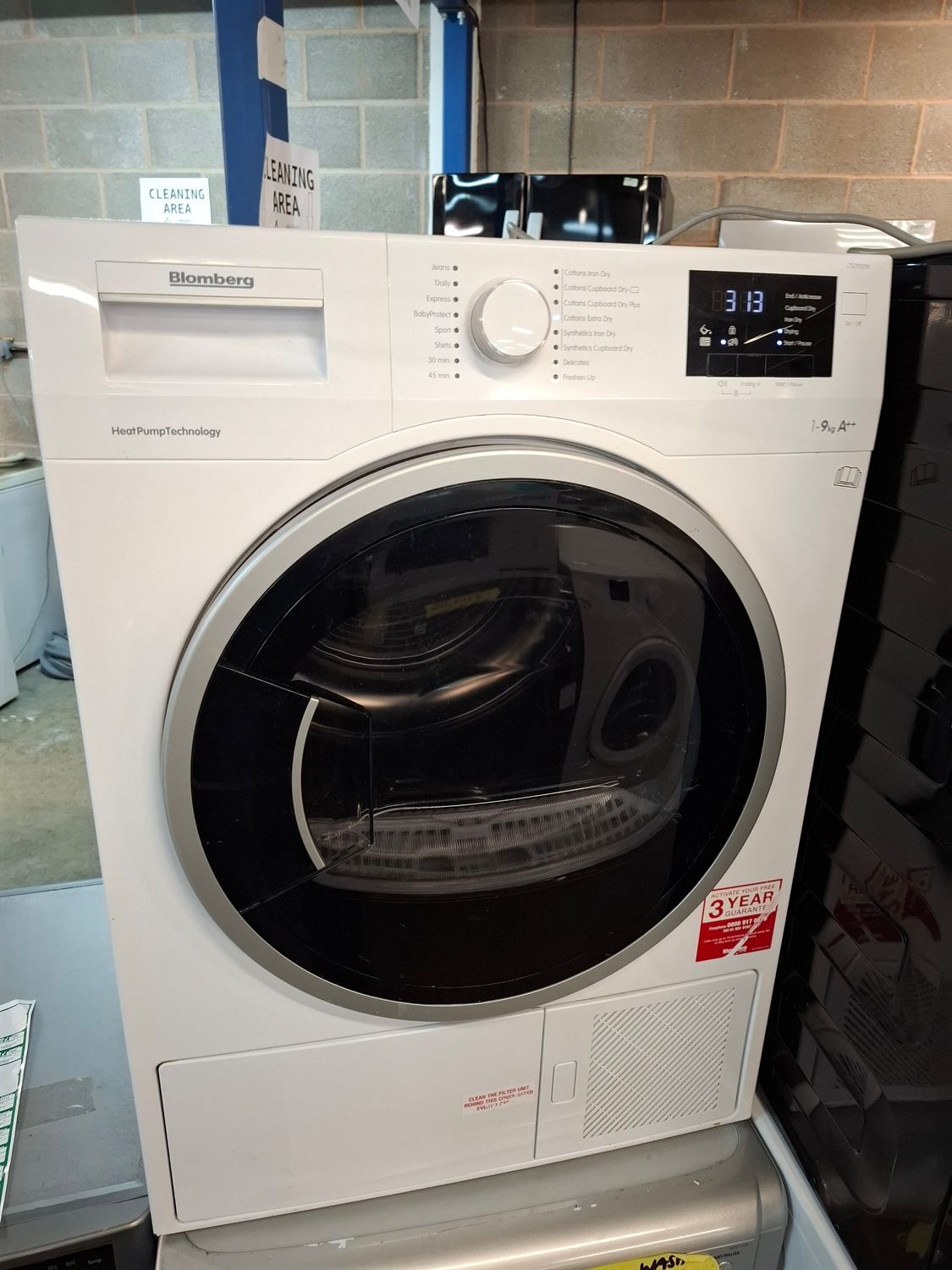 Blomberg LTS2932W 9kg Condenser Heat Pump Dryer White