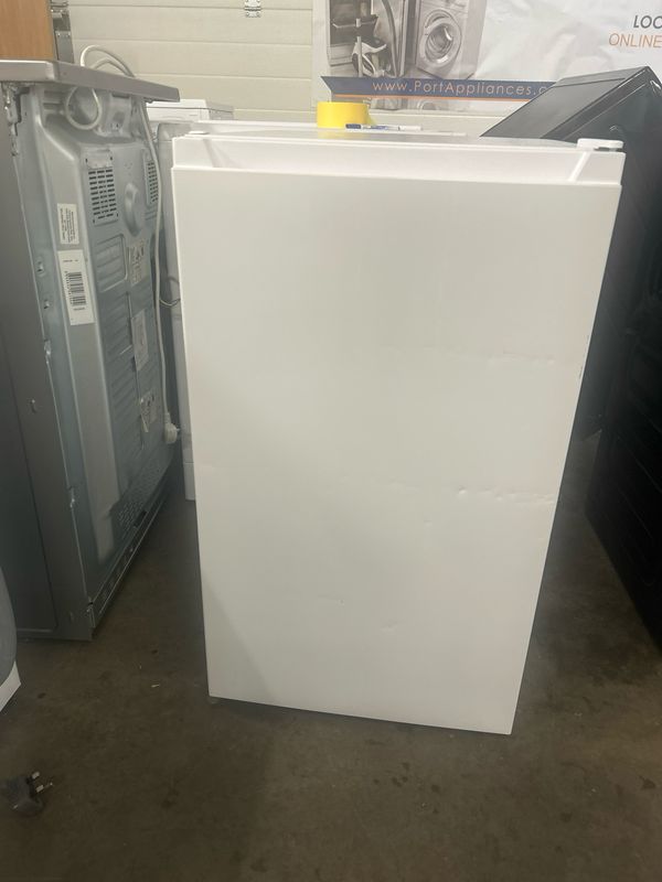 Essentials W48cm Under Counter Fridge with Ice Box White