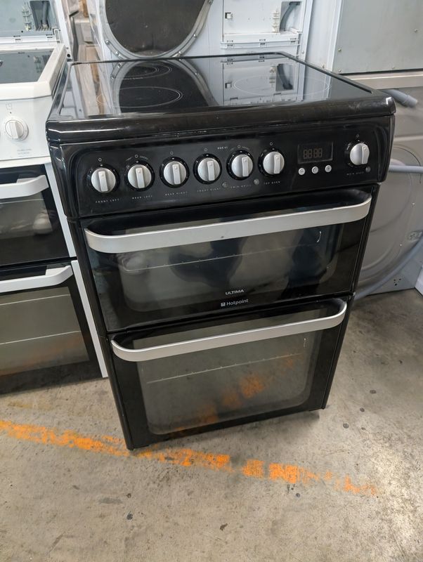 Hotpoint HUE61K S 60cm Electric Cooker Black Ceramic Hobs