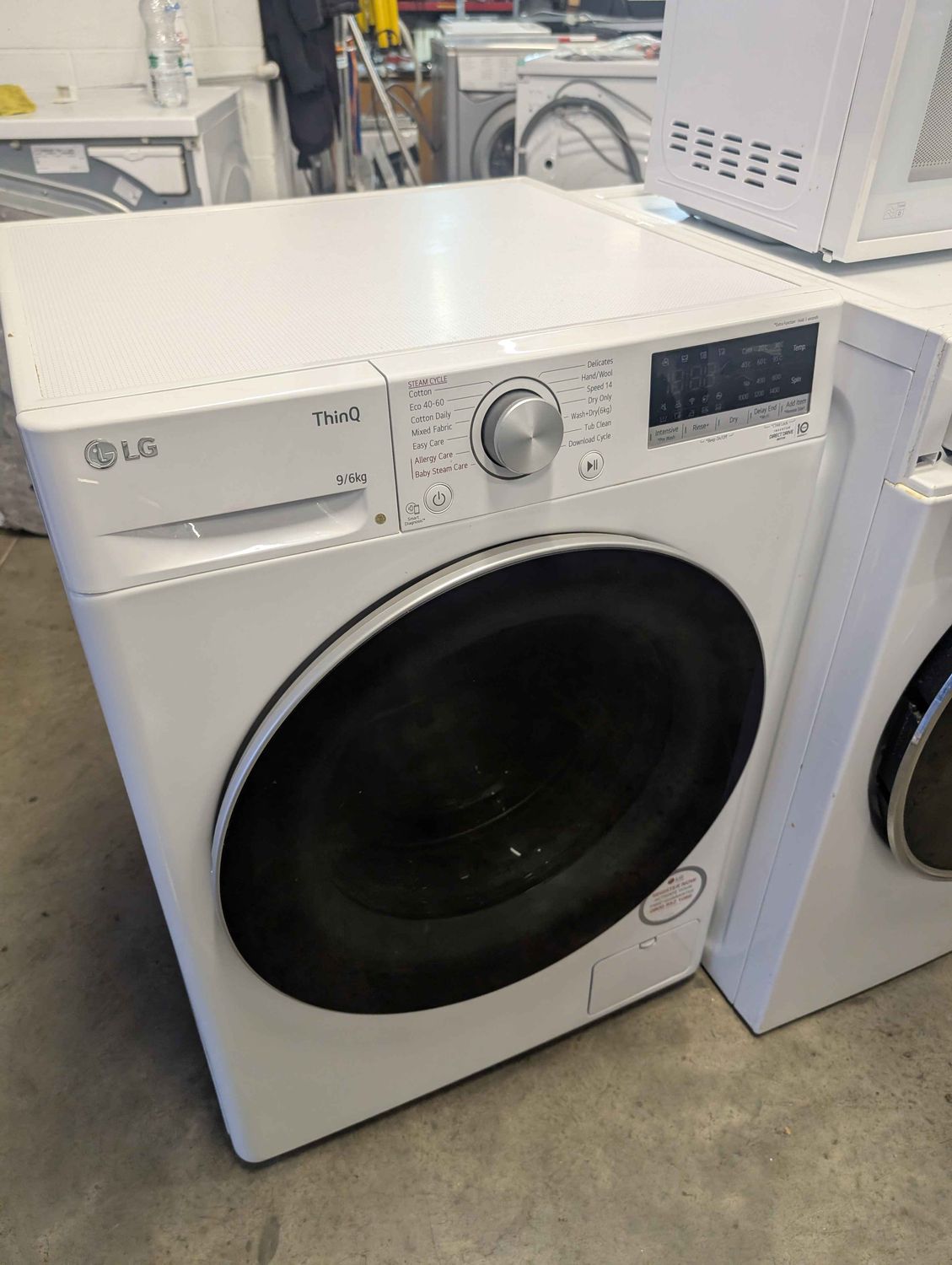 LG FWV696WSE 9kg/6kg 1400rpm Washer Dryer White