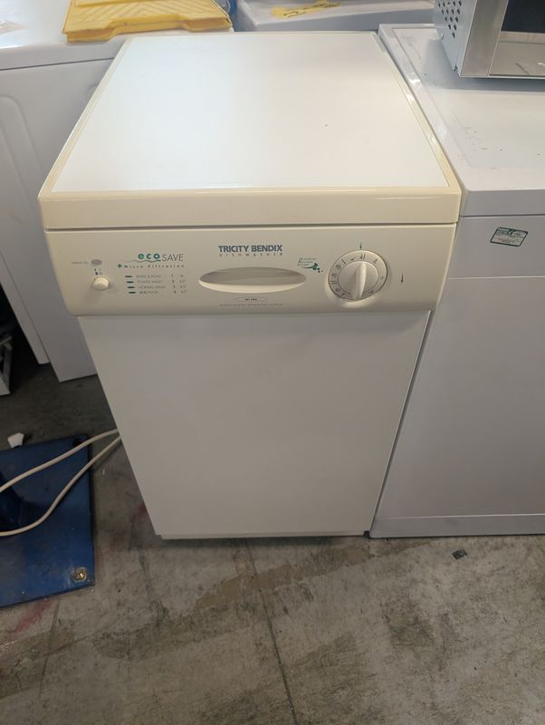 Tricity Bendix DH086 45cm Freestanding Slimline Dishwasher White