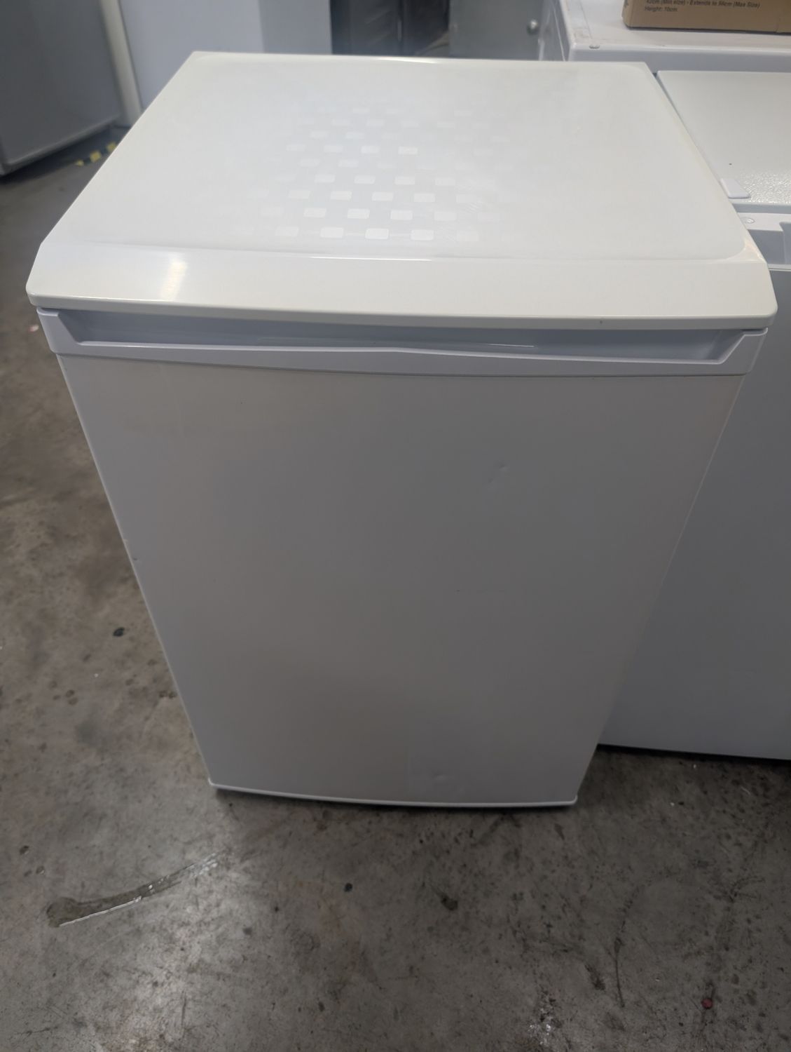 Essentials CUR50W18 Undercounter Fridge H84.5 x W55.9 x D58cm
