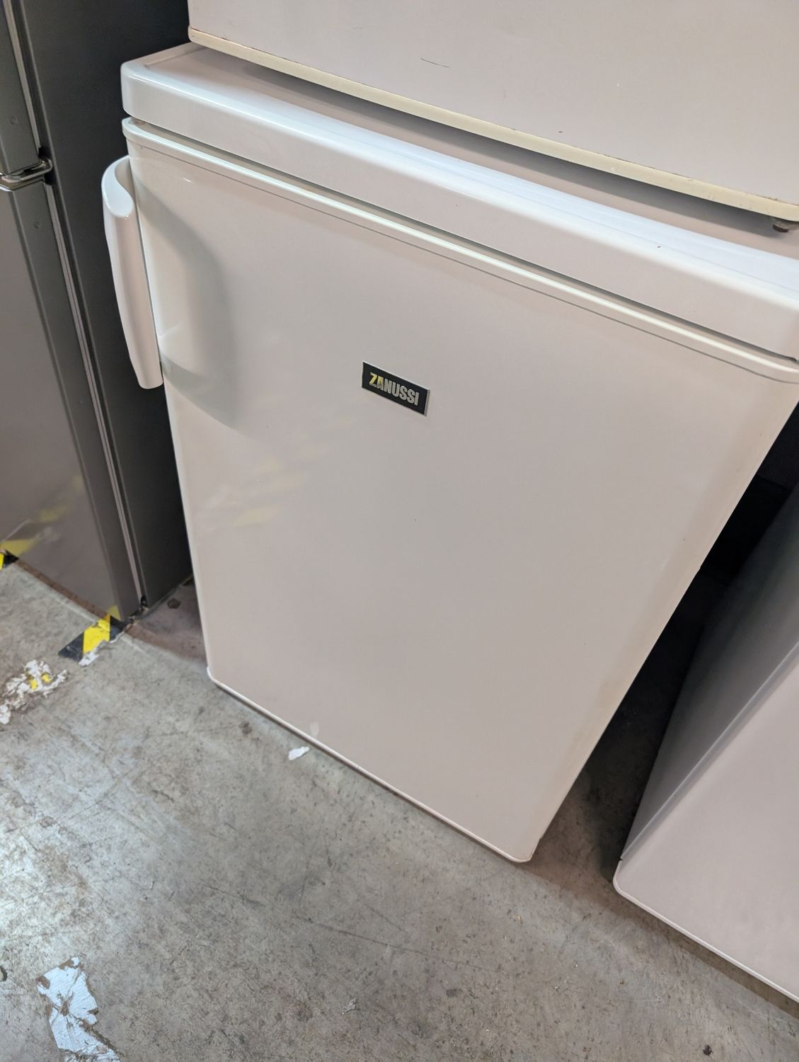 Zanuss Undercounter Fridge H84.5cm W55cm White