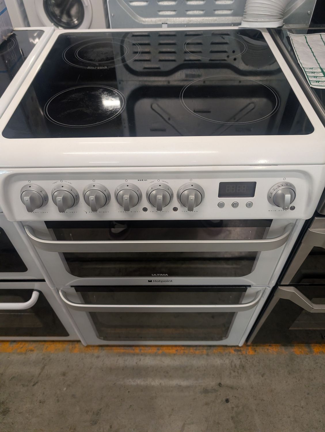 Hotpoint HUE61PS 60cm Electric cooker Double Oven White