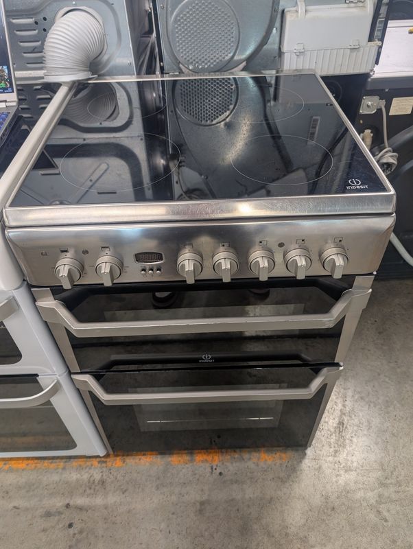 Indesit ID60C2 60cm Electric Cooker Double Oven Black Refurbished