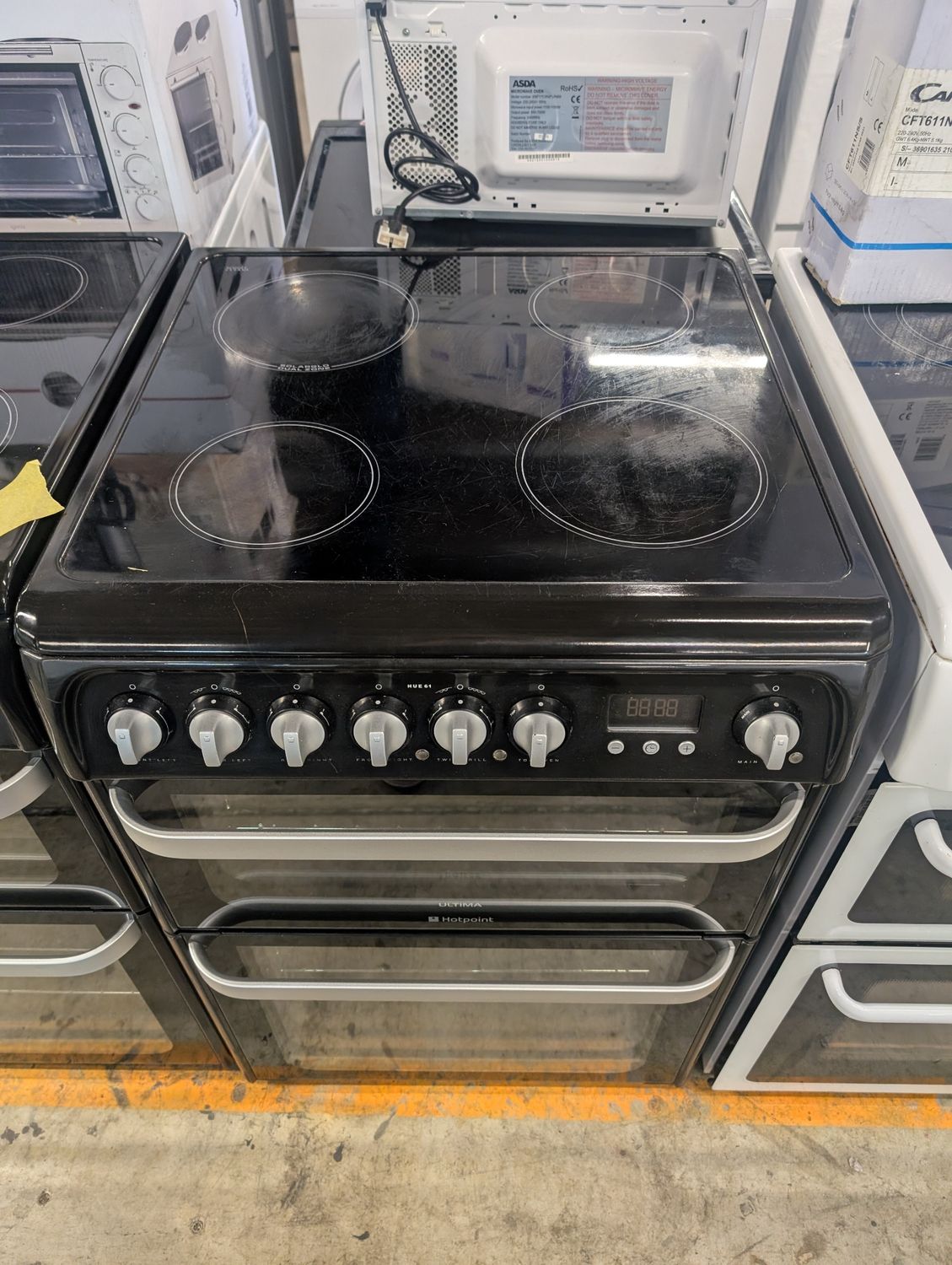 Hotpoint HUE61K S 60cm Electric Cooker Black Ceramic Hobs