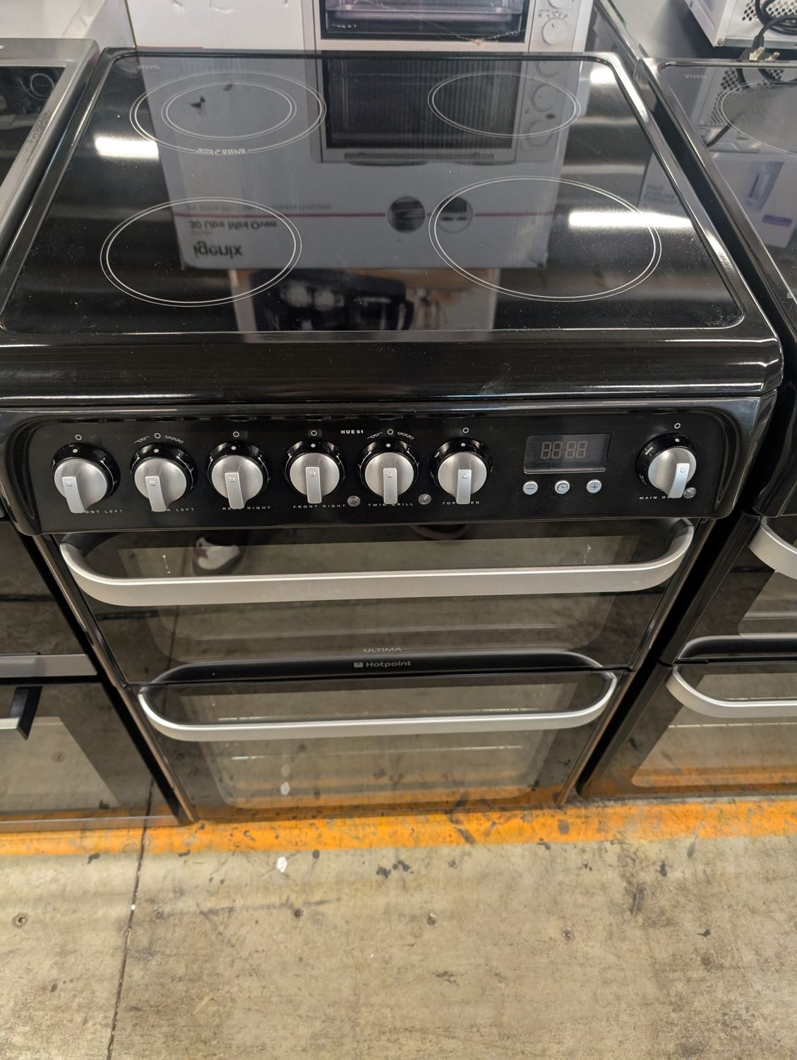 Hotpoint HUE61K S 60cm Electric Cooker Black Ceramic Hobs