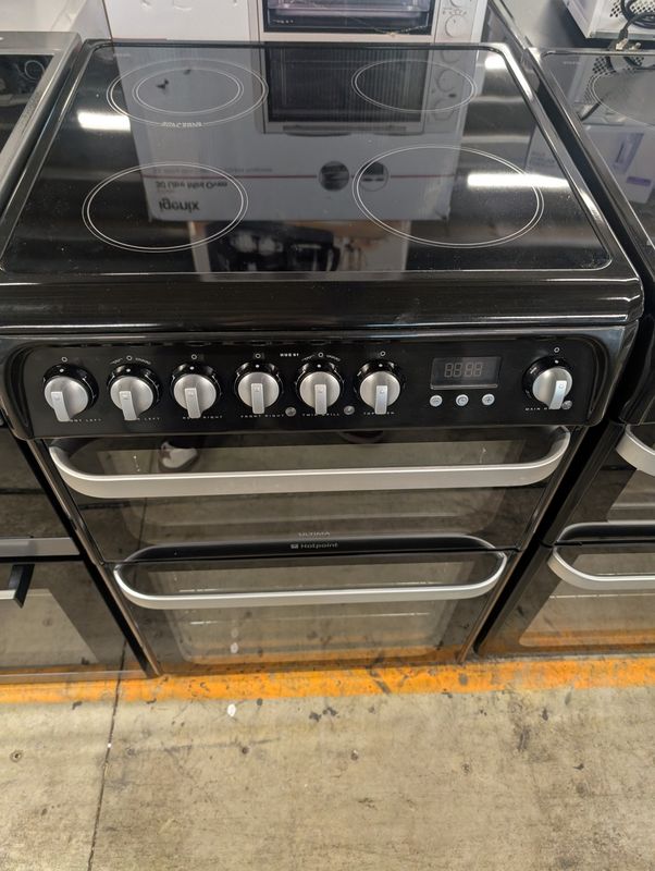 Hotpoint HUE61K S 60cm Electric Cooker Black Ceramic Hobs