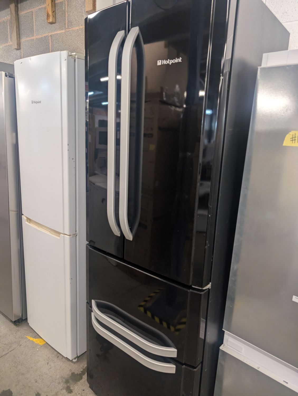 Hotpoint FFU4D K American French Doors Fridge Freezer Black  W70cm D78cm H195cm Refurbished