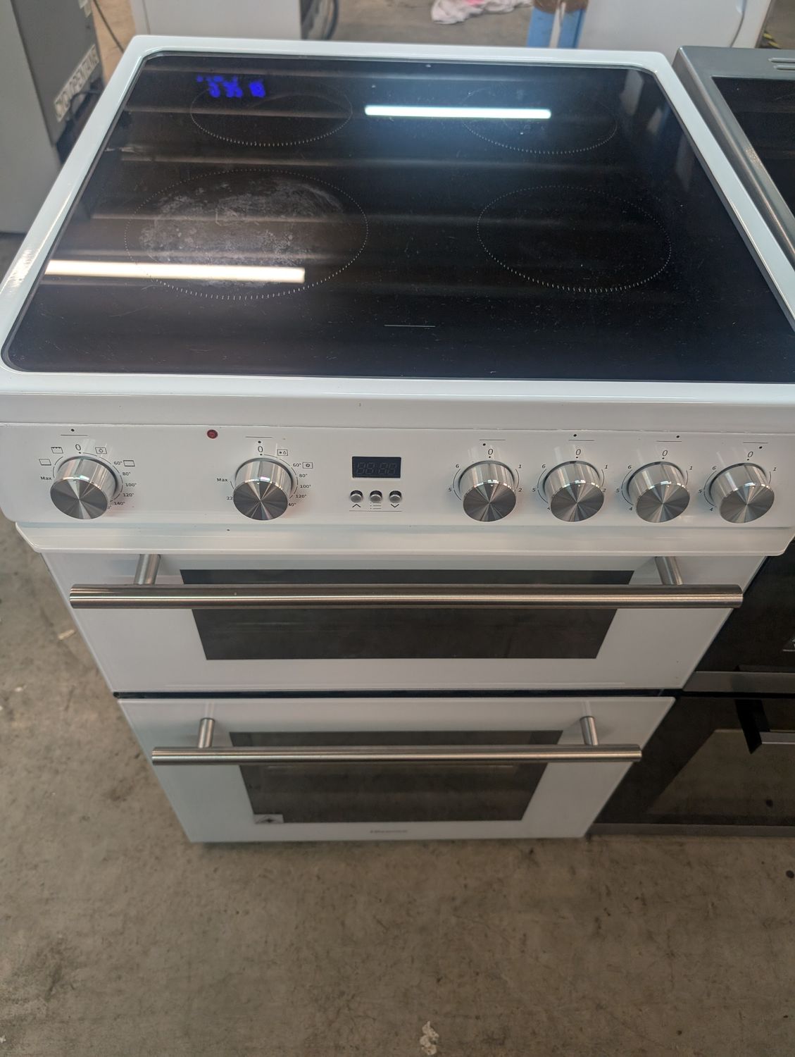 Hisense HDE3211BWUK 60cm Electric Cooker Double Oven with Ceramic Hob White