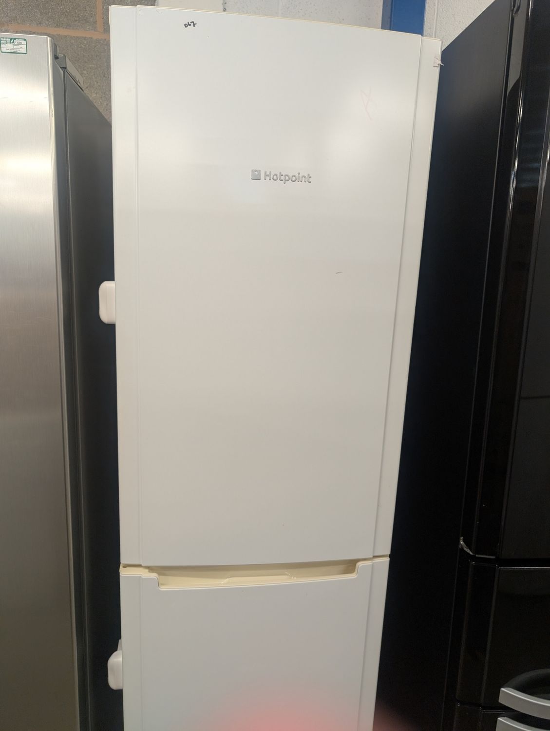 Hotpoint FSFL58W Fridge Freezer White H184 W54 D59cm Frost Free