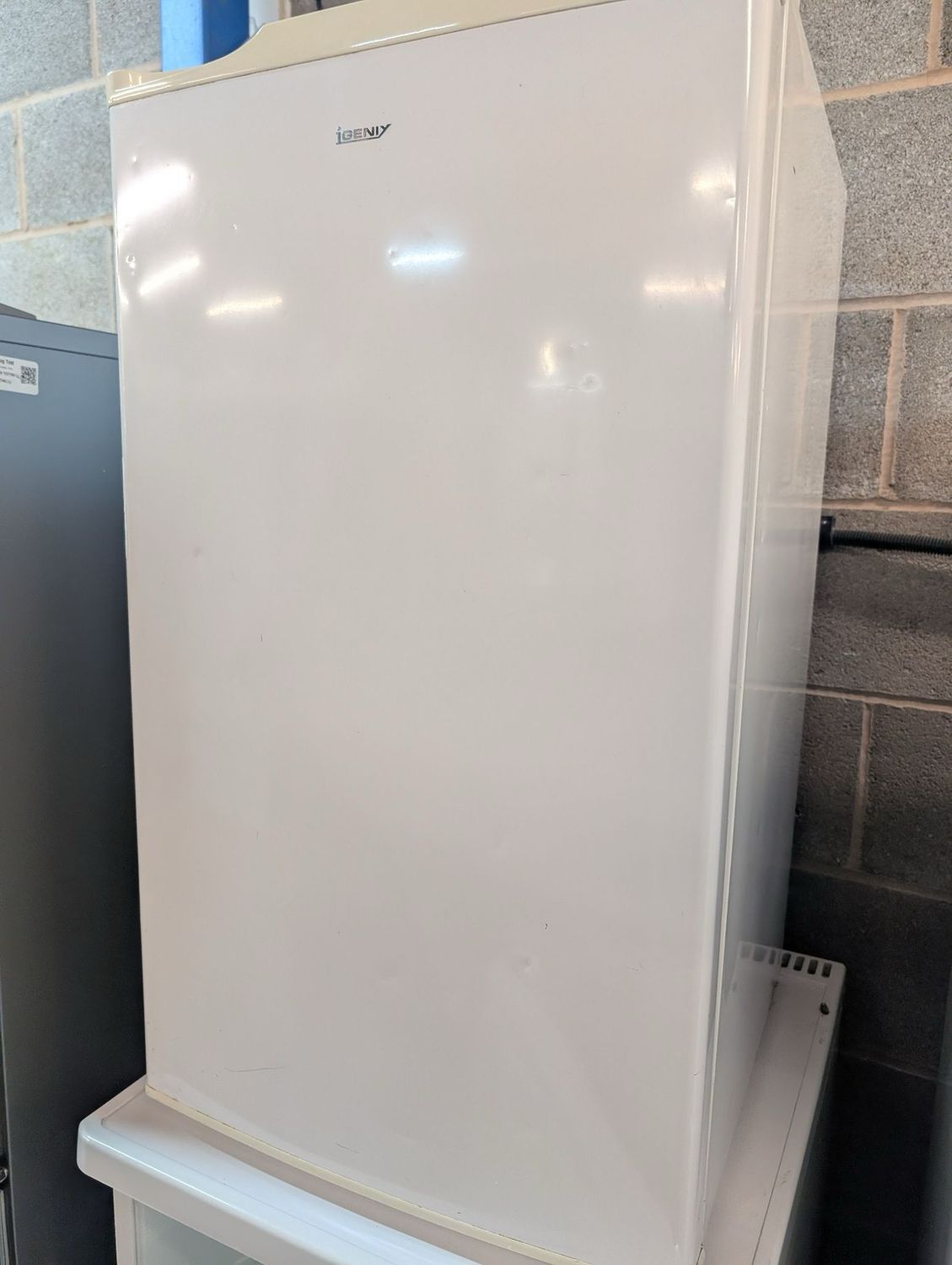 Igenix Undercounter Fridge Black