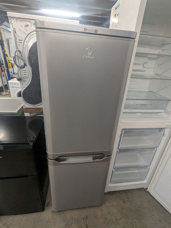 Indesit NCAA 55 S Fridge Freezer H157cm W55cm D54cm Silver