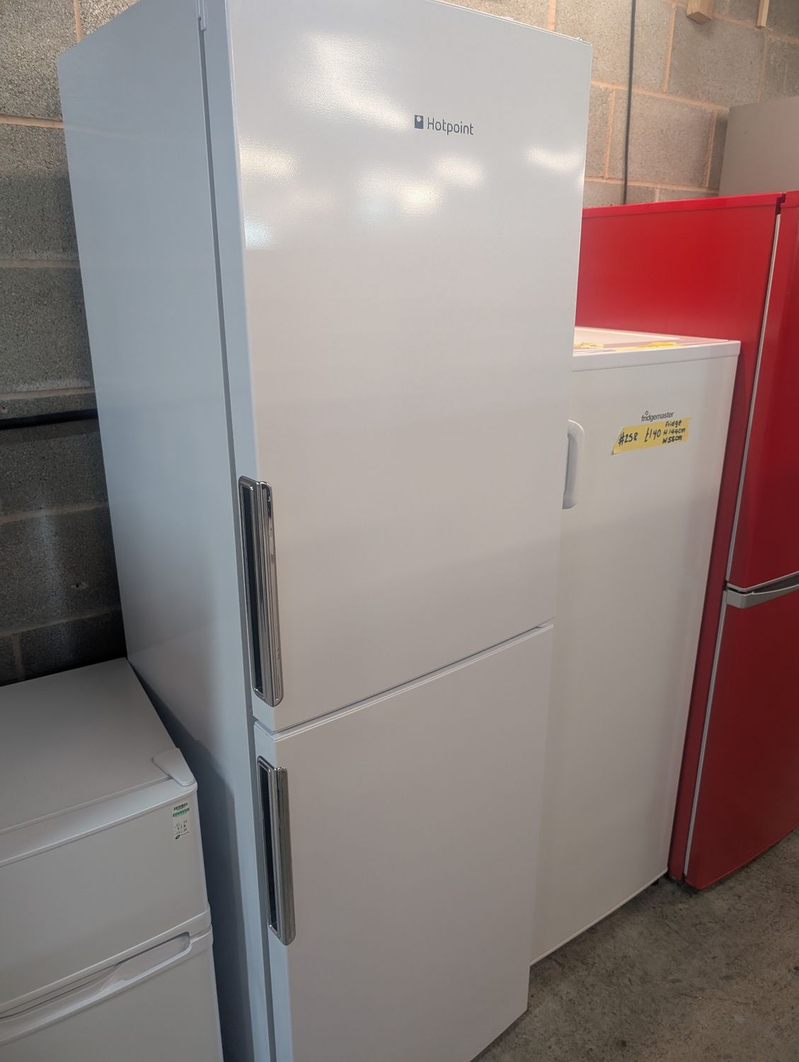 Hotpoint LA085 FF11 W Fridge Freezer White H190cm W60cm