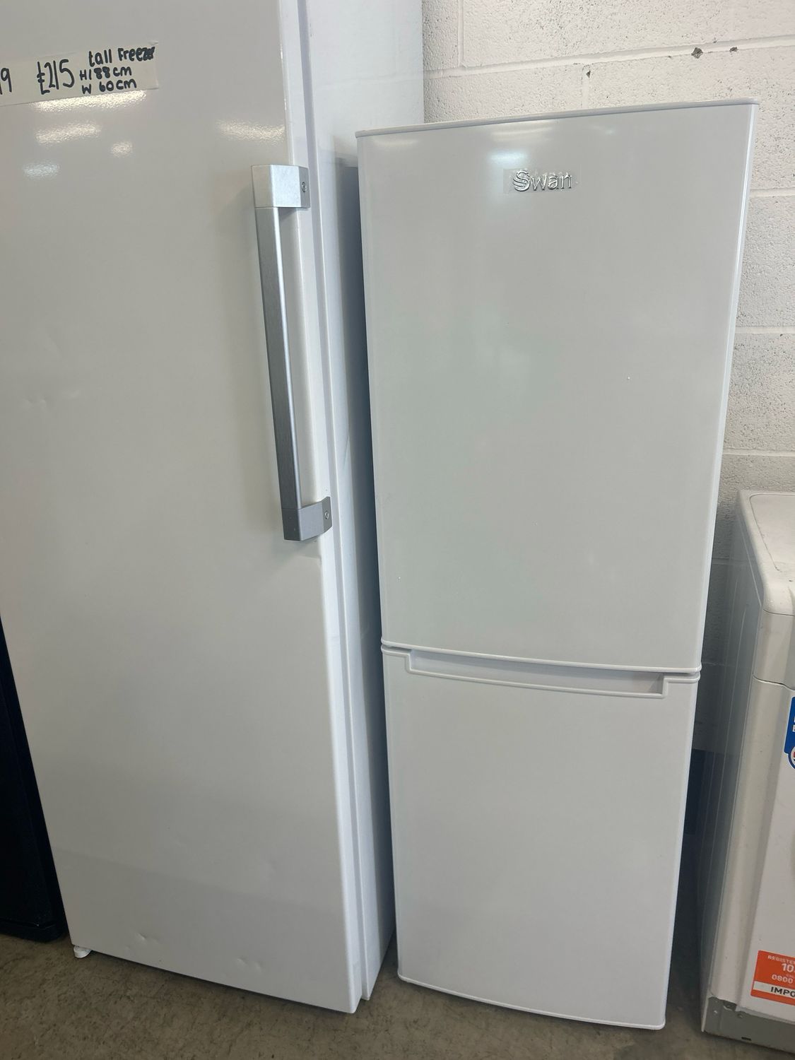 Swan SR156130W Fridge Freezer H180cm W55cm D58cm White New Graded