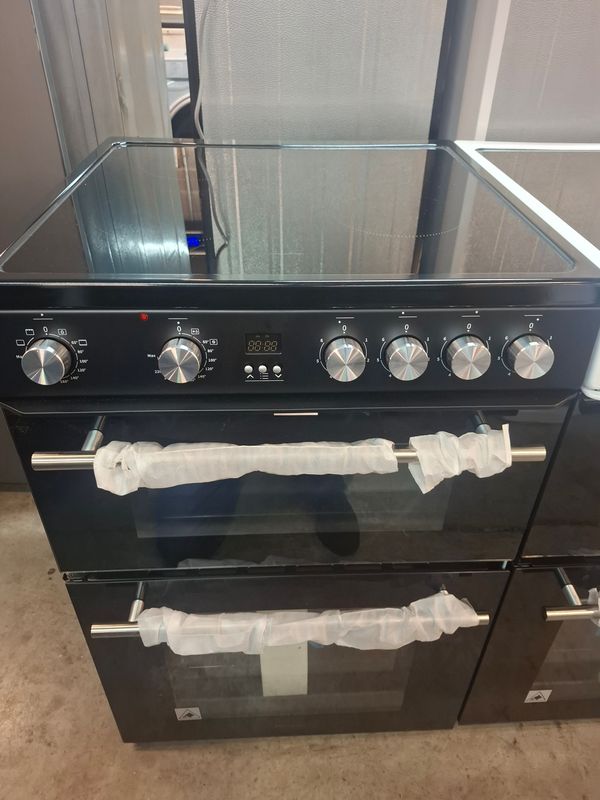 Hisense HDE3211BBUK 60cm Electric Cooker Double Oven with Ceramic Hob Black A/A Rated New Graded 
