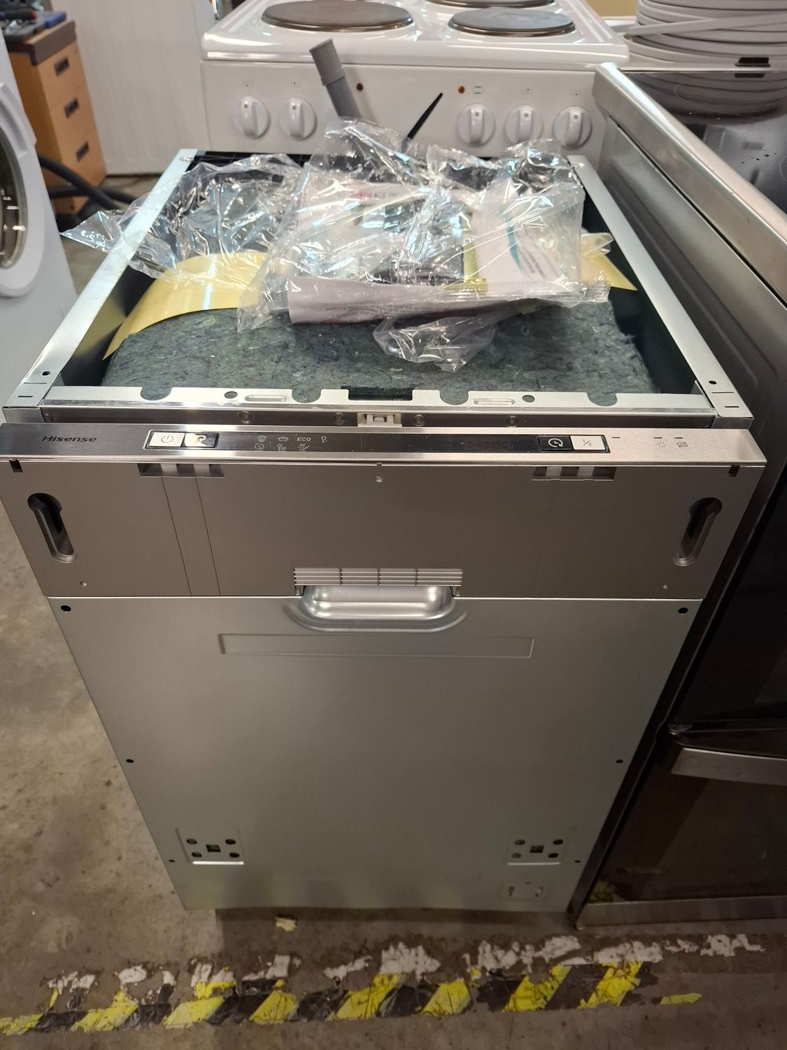 Hisense HV523E15UK Slimline Integrated Dishwasher 45cm New