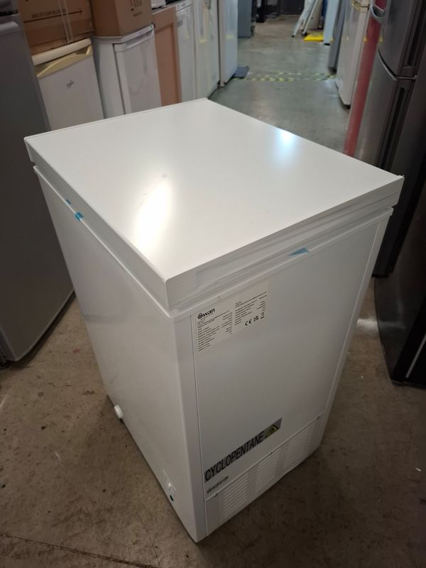 Swan Sr750120W 98L Chest Freezer White H85cm W44cm D54cm