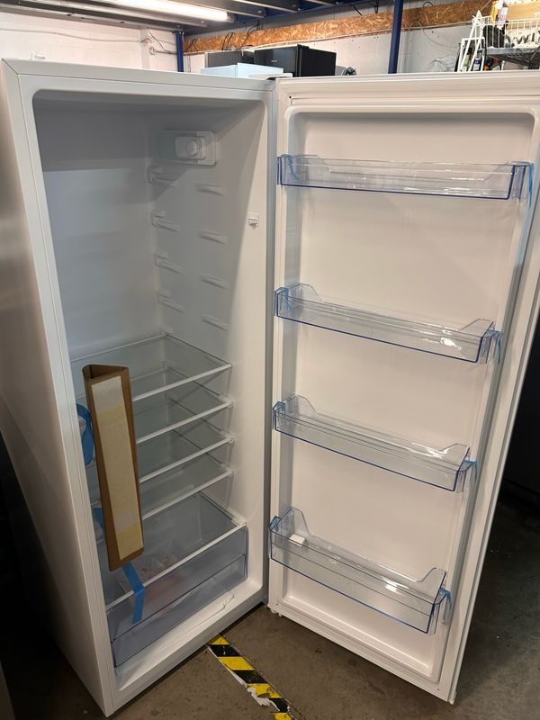 Swan SR15681W Tall Larder Fridge White H143cm W55cm - Dint on right Hand Side