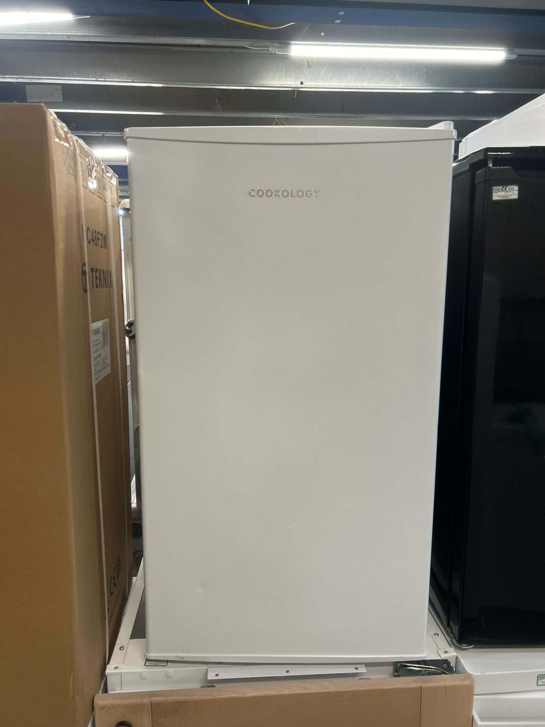 Cookology UCIF93WH 48cm Under Counter Fridge With Ice Box White