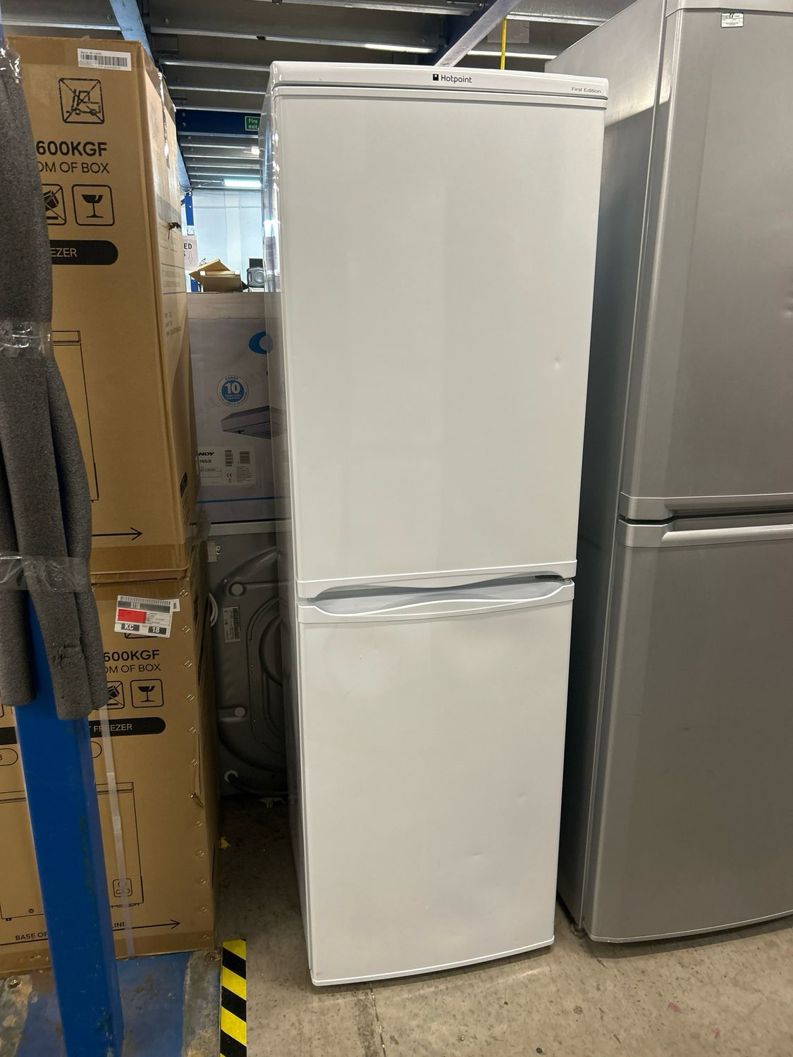 Hotpoint RFAA52P Fridge Freezer H174cm W55cm White