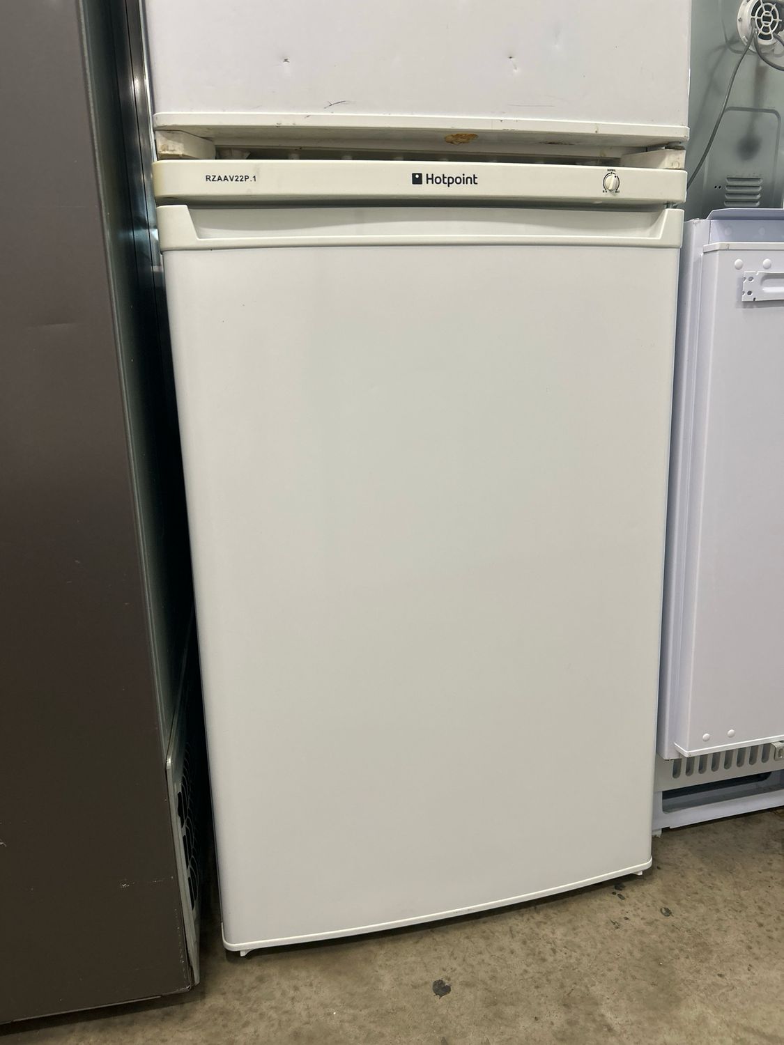 Hotpoint RZAAV22P 60cm Under counter Freezer White