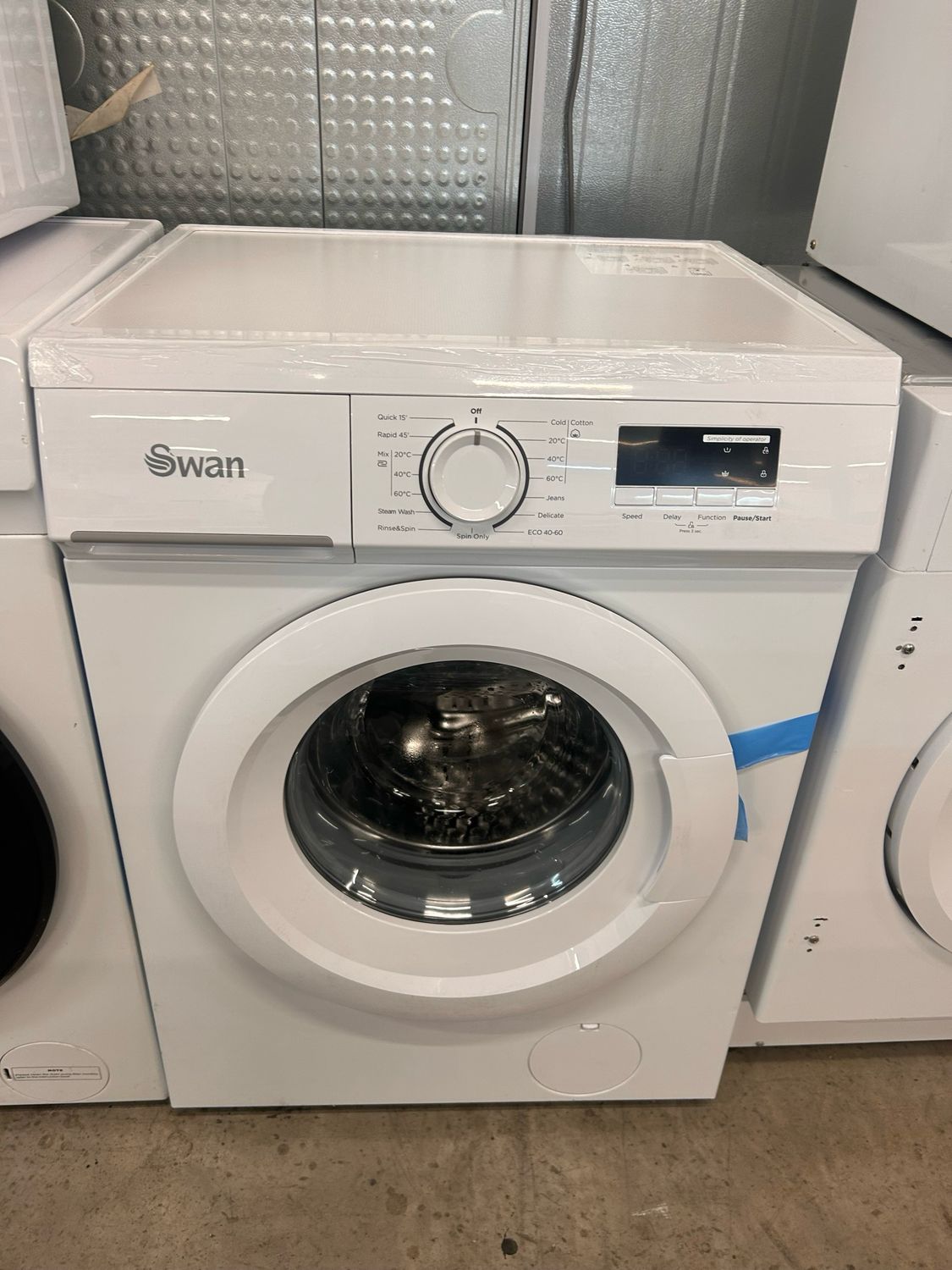 Swan SW75150W 9KG 1400rpm Washing Machine White - Dint on the back