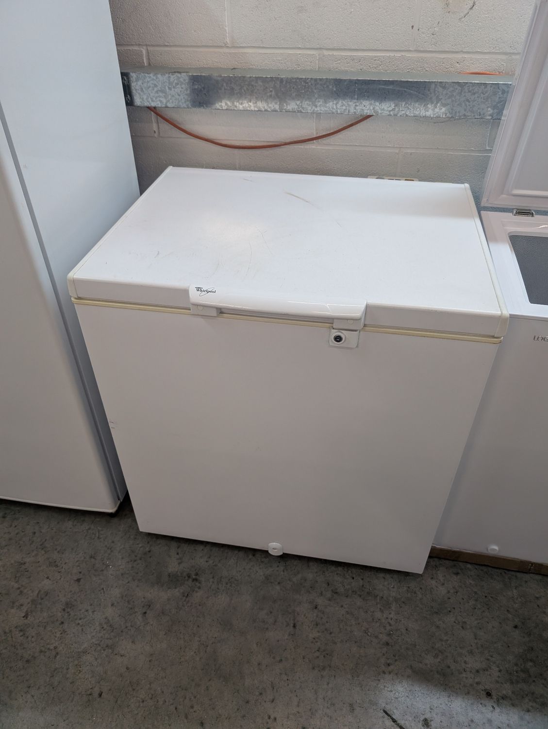 Whirlpool Chest Freezer 198L W90cm H85cm D53cm
