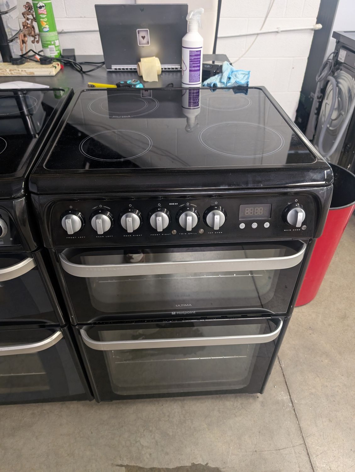 Hotpoint HUE61K S 60cm Electric Cooker Black Ceramic Hobs