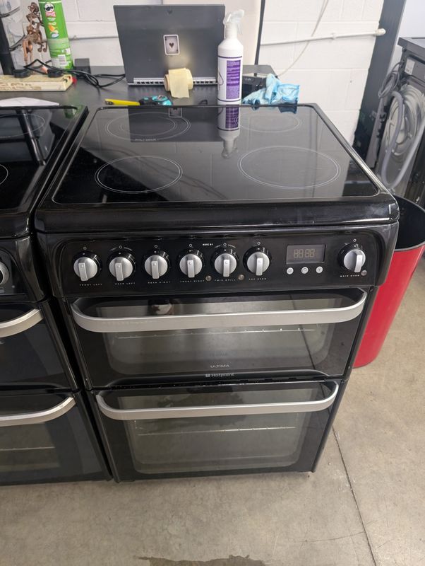 Hotpoint HUE61K S 60cm Electric Cooker Black Ceramic Hobs